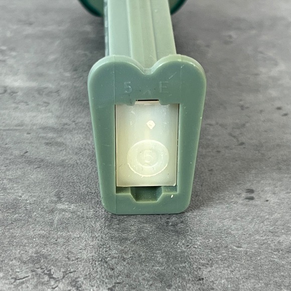 Star Wars Boba Fett Helmet PEZ Dispenser Candy Toy Collectible Made in Hungary - Picture 10 of 11